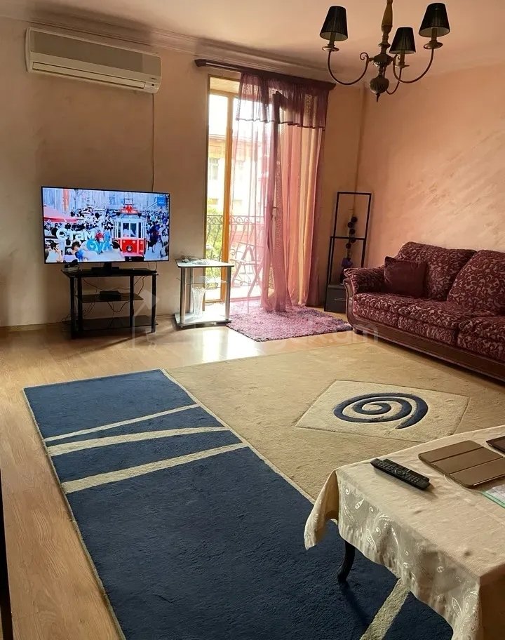 1 Սենյականոց Բնակարան Քարե Շենքում, 39քմ, 5/5 հարկ, Նորմալ Վիճակում