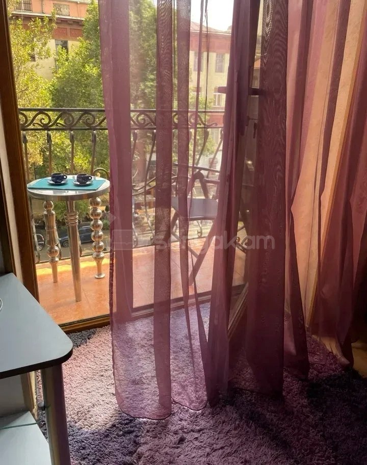 1 Սենյականոց Բնակարան Քարե Շենքում, 39քմ, 5/5 հարկ, Նորմալ Վիճակում