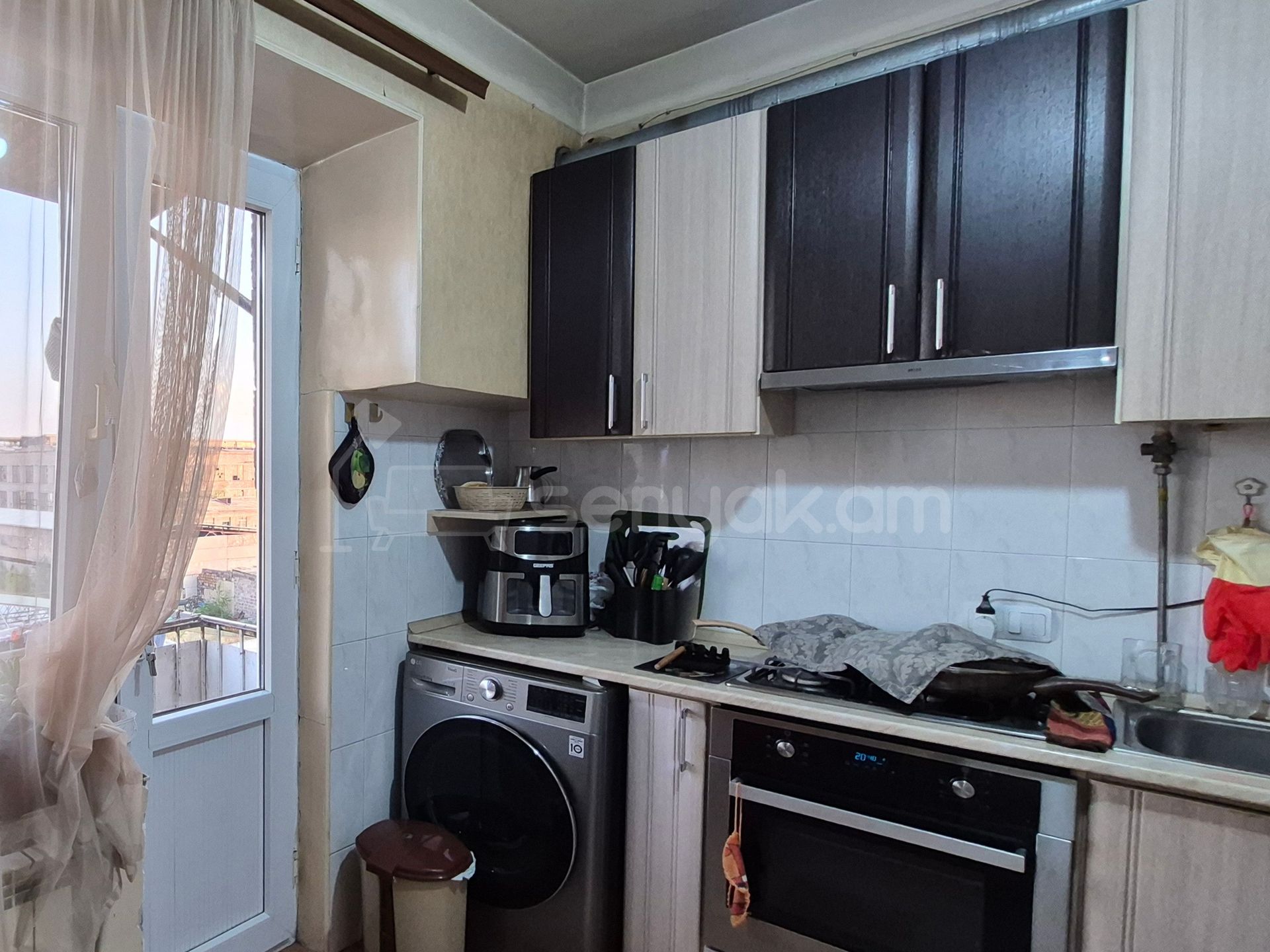 3 Սենյականոց Բնակարան Քարե Շենքում, 71քմ, 5/5 հարկ, Կոսմետիկ Վերանորոգված