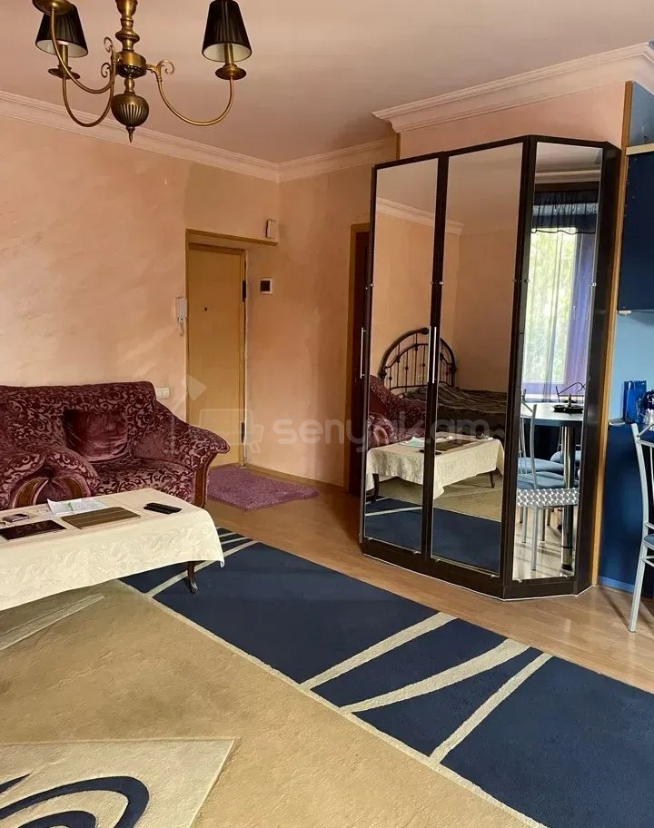 1 Սենյականոց Բնակարան Քարե Շենքում, 39քմ, 5/5 հարկ, Նորմալ Վիճակում