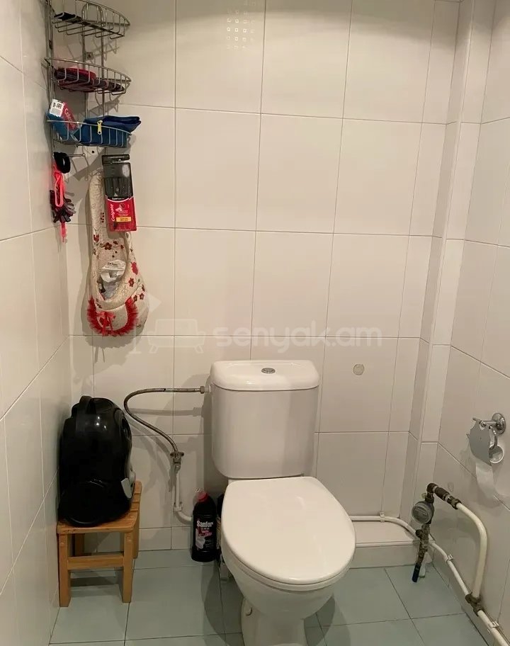 1 Սենյականոց Բնակարան Քարե Շենքում, 39քմ, 5/5 հարկ, Նորմալ Վիճակում