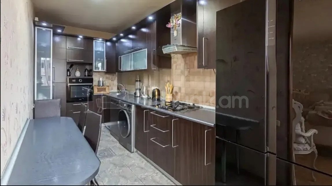3 Սենյականոց Բնակարան, 91քմ, 8/9 հարկ, Կապիտալ Վերանորոգված