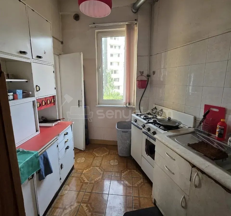 2 Սենյականոց Բնակարան Քարե Շենքում, 58քմ, 3/5 հարկ, Պետական Վիճակում