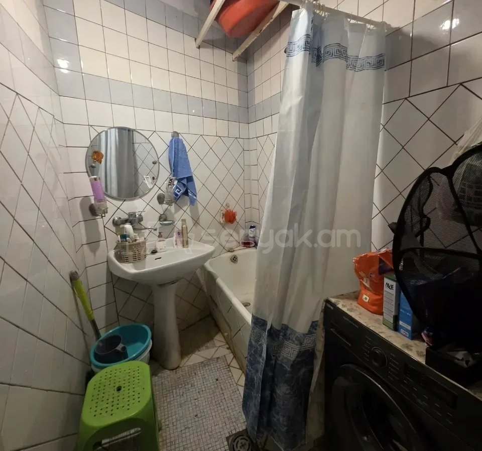 2 Սենյականոց Բնակարան Քարե Շենքում, 58քմ, 3/5 հարկ, Պետական Վիճակում