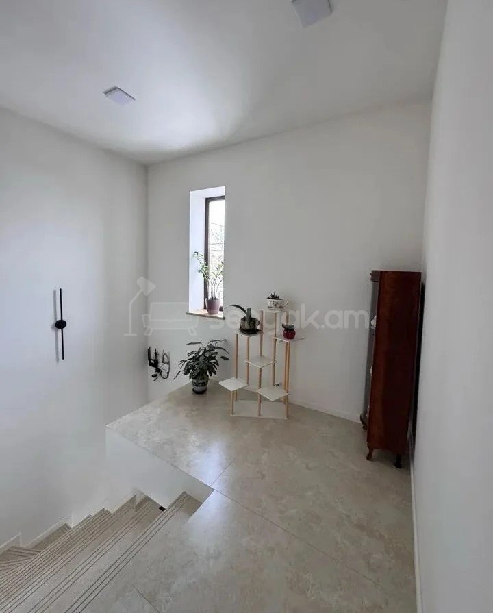 4 Սենյականոց Սեփական Տուն, 90քմ, Կապիտալ Վերանորոգված