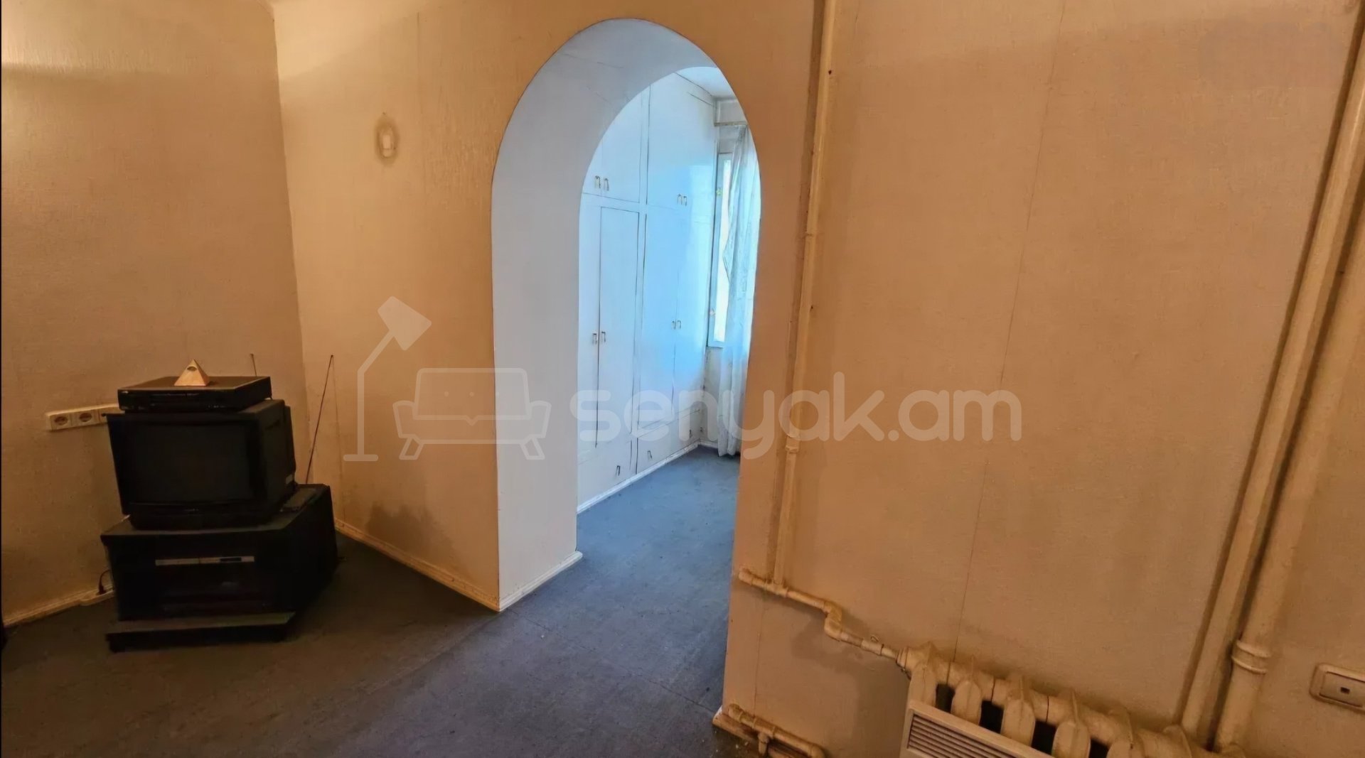 1 Սենյականոց Բնակարան Քարե Շենքում, 43քմ, 1/5 հարկ, Կոսմետիկ Վերանորոգված