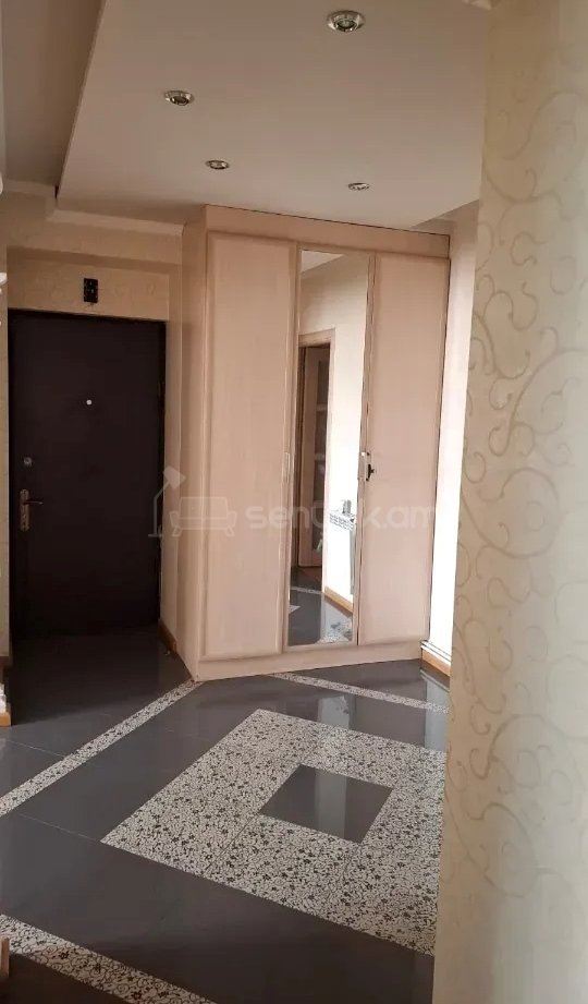 3 Սենյականոց Բնակարան Քարե Շենքում, 89քմ, 3/8 հարկ, Կապիտալ Վերանորոգված