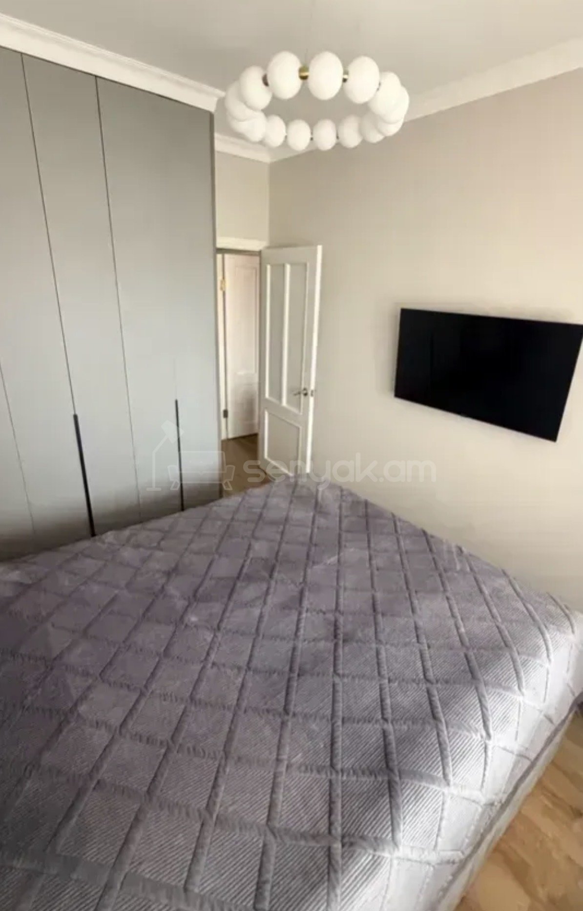 3 Սենյականոց Բնակարան Քարե Շենքում, 70քմ, 5/5 հարկ, Կապիտալ Վերանորոգված, Կահավորված