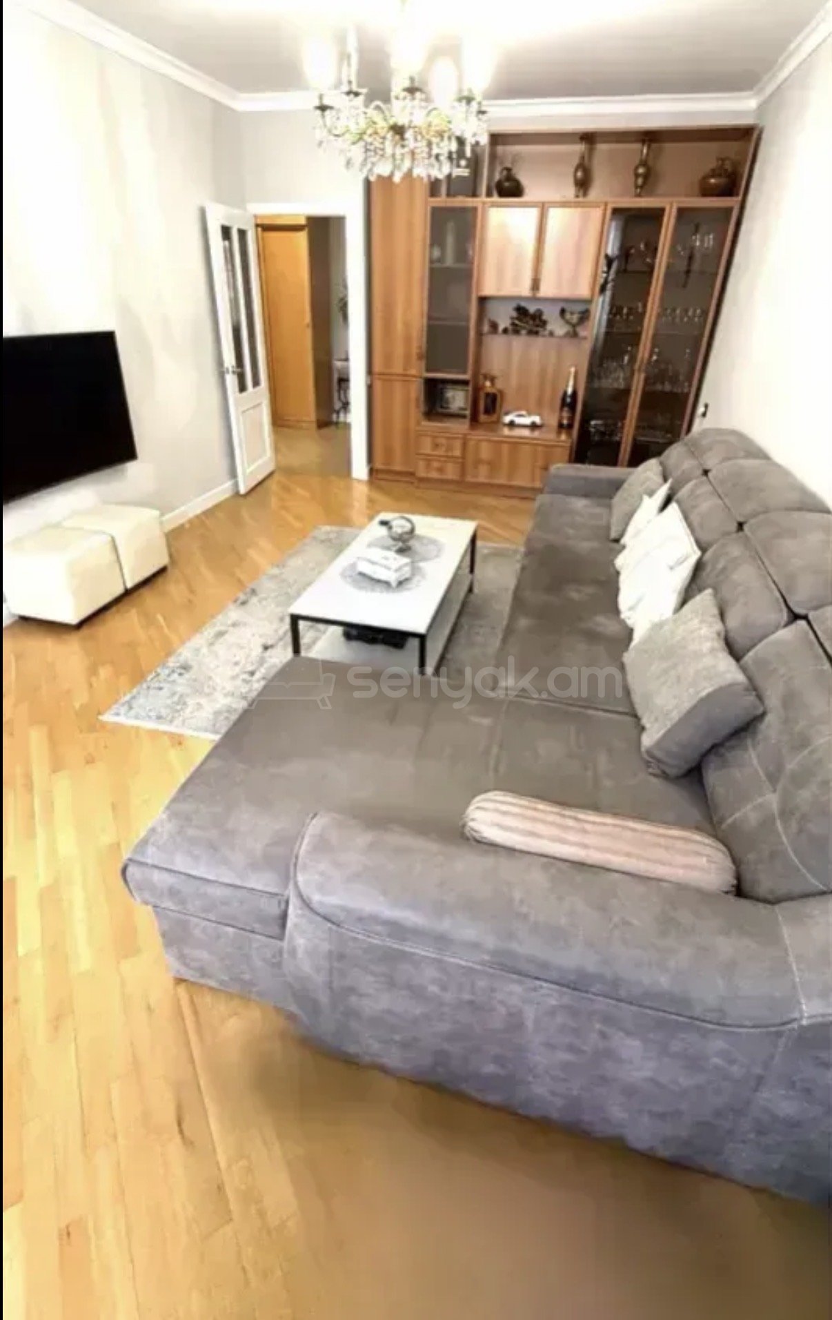 3 Սենյականոց Բնակարան Քարե Շենքում, 70քմ, 5/5 հարկ, Կապիտալ Վերանորոգված, Կահավորված