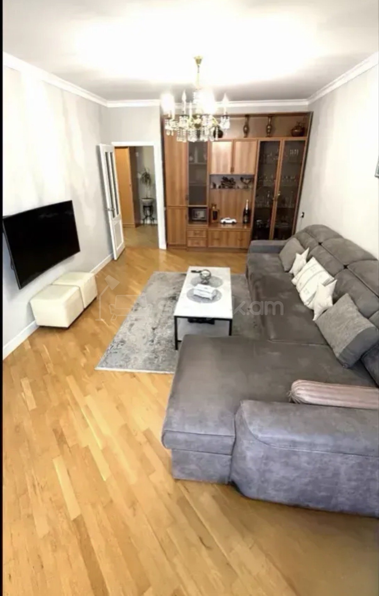 3 Սենյականոց Բնակարան Քարե Շենքում, 70քմ, 5/5 հարկ, Կապիտալ Վերանորոգված, Կահավորված