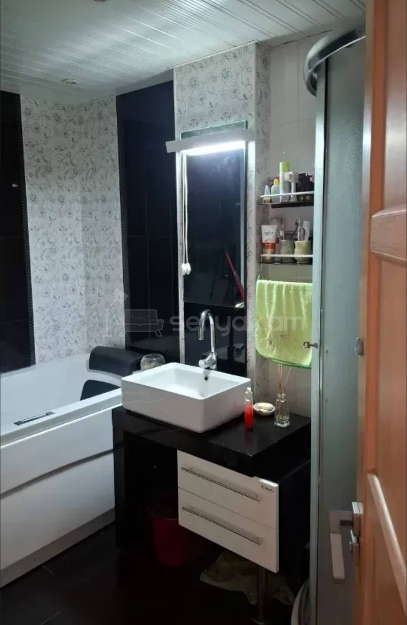 3 Սենյականոց Բնակարան Քարե Շենքում, 89քմ, 3/8 հարկ, Կապիտալ Վերանորոգված