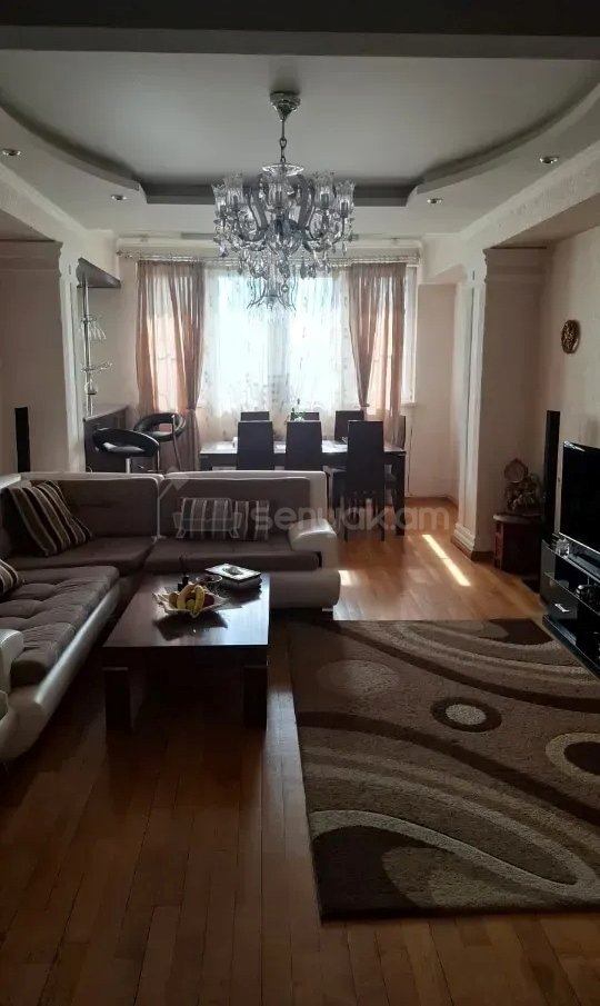 3 Սենյականոց Բնակարան Քարե Շենքում, 89քմ, 3/8 հարկ, Կապիտալ Վերանորոգված