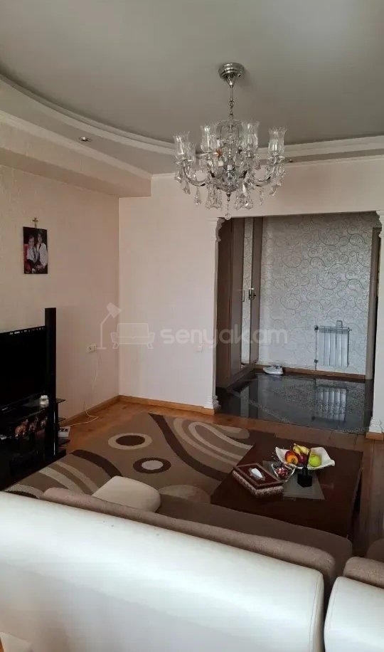 3 Սենյականոց Բնակարան Քարե Շենքում, 89քմ, 3/8 հարկ, Կապիտալ Վերանորոգված