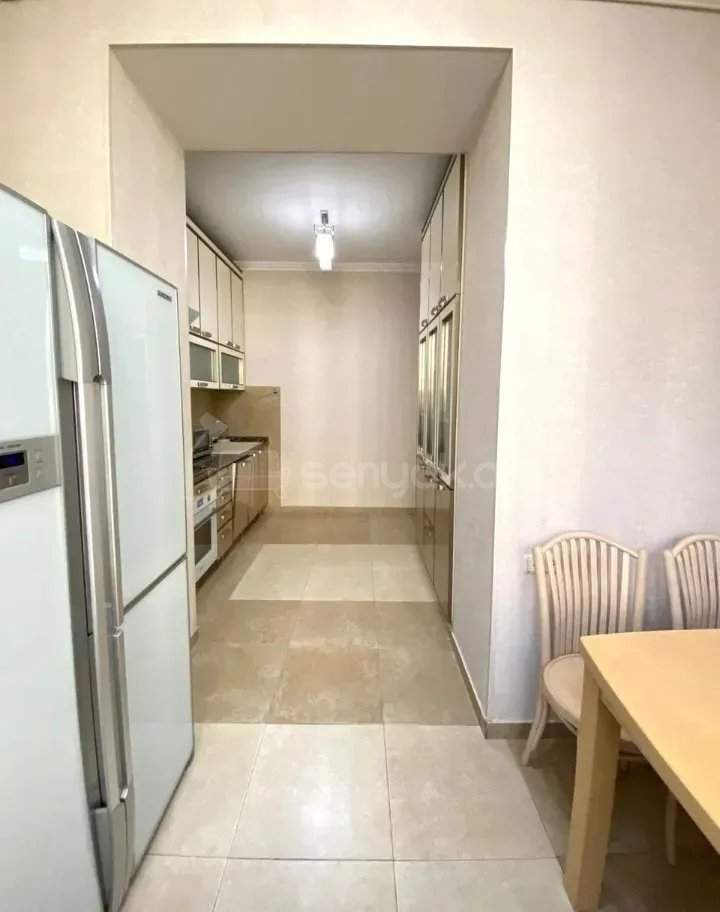 4 Սենյականոց Բնակարան Քարե Շենքում, 94քմ, 5/5 հարկ, Դիզայներական Վերանորոգված