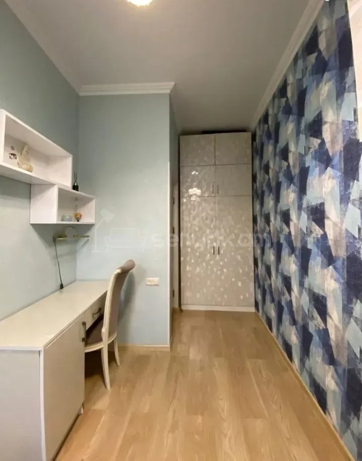 4 Սենյականոց Բնակարան Քարե Շենքում, 94քմ, 5/5 հարկ, Դիզայներական Վերանորոգված