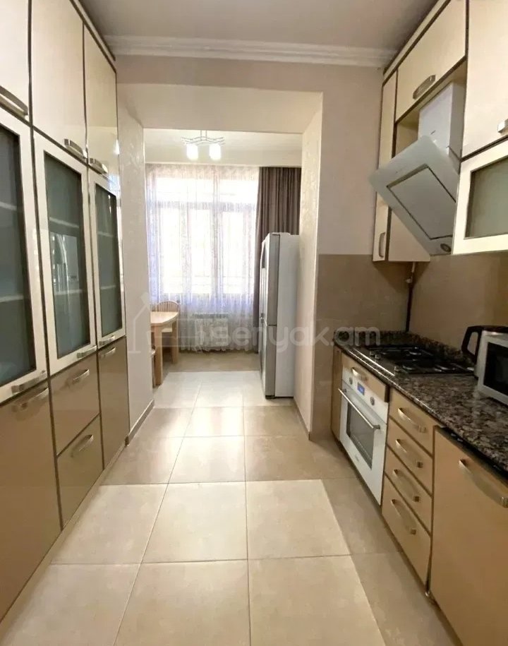4 Սենյականոց Բնակարան Քարե Շենքում, 94քմ, 5/5 հարկ, Դիզայներական Վերանորոգված