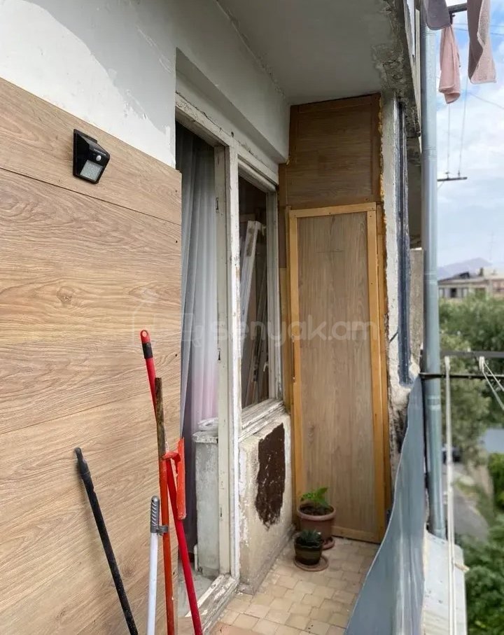 3 Սենյականոց Բնակարան Քարե Շենքում, 76քմ, 4/5 հարկ, Կապիտալ Վերանորոգված