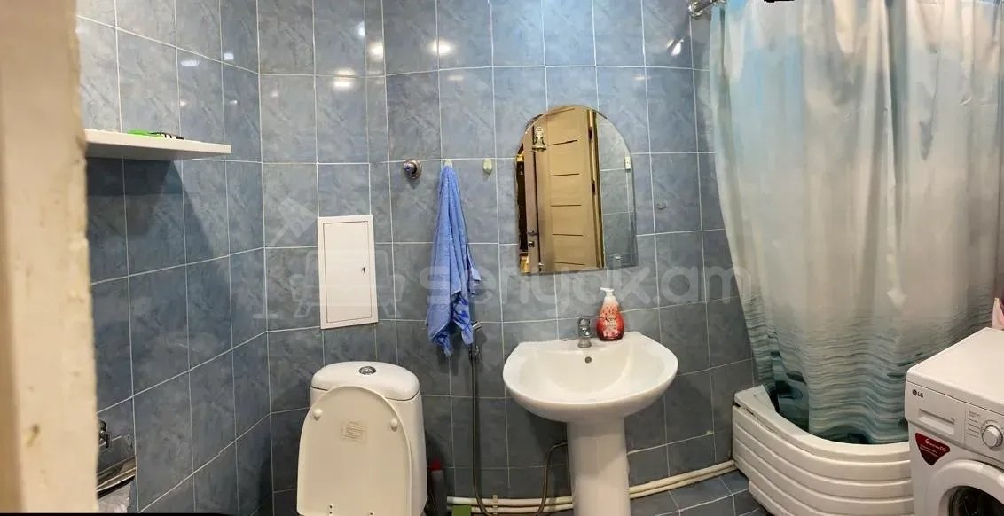 3 Սենյականոց Բնակարան Քարե Շենքում, 76քմ, 4/5 հարկ, Կապիտալ Վերանորոգված