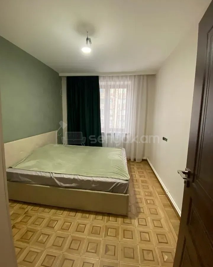 4 Սենյականոց Բնակարան Քարե Շենքում, 81քմ, 3/5 հարկ, Կապիտալ Վերանորոգված