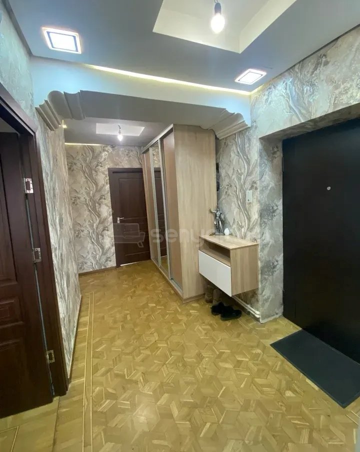 4 Սենյականոց Բնակարան Քարե Շենքում, 81քմ, 3/5 հարկ, Կապիտալ Վերանորոգված