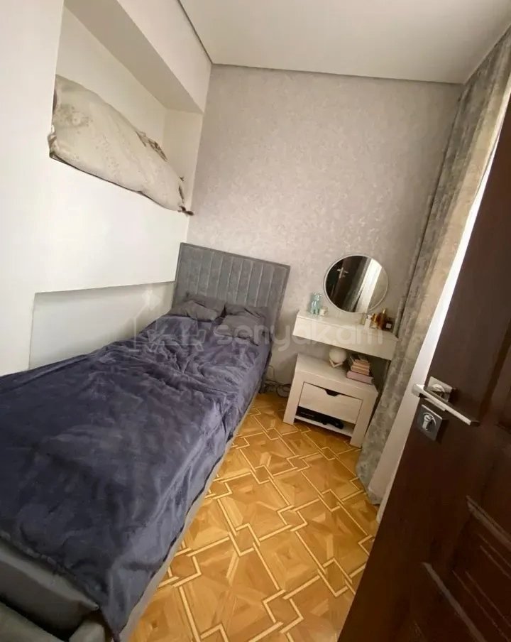 4 Սենյականոց Բնակարան Քարե Շենքում, 81քմ, 3/5 հարկ, Կապիտալ Վերանորոգված