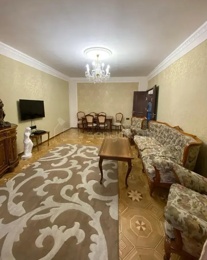 4 Սենյականոց Բնակարան Քարե Շենքում, 81քմ, 3/5 հարկ, Կապիտալ Վերանորոգված