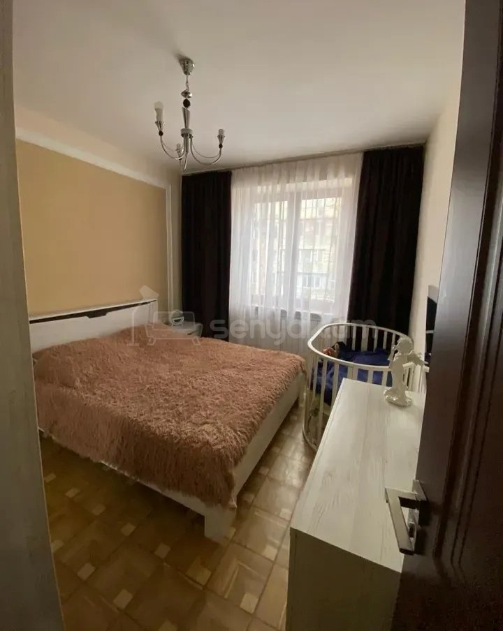4 Սենյականոց Բնակարան Քարե Շենքում, 81քմ, 3/5 հարկ, Կապիտալ Վերանորոգված
