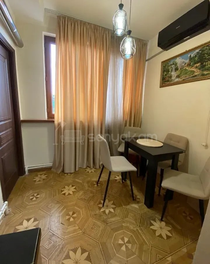 4 Սենյականոց Բնակարան Քարե Շենքում, 81քմ, 3/5 հարկ, Կապիտալ Վերանորոգված