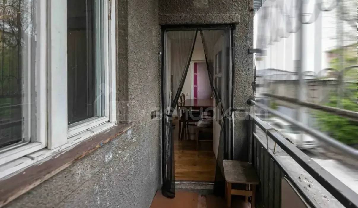 3 Սենյականոց Բնակարան Քարե Շենքում, 73քմ, 1/5 հարկ, Կոսմետիկ Վերանորոգված