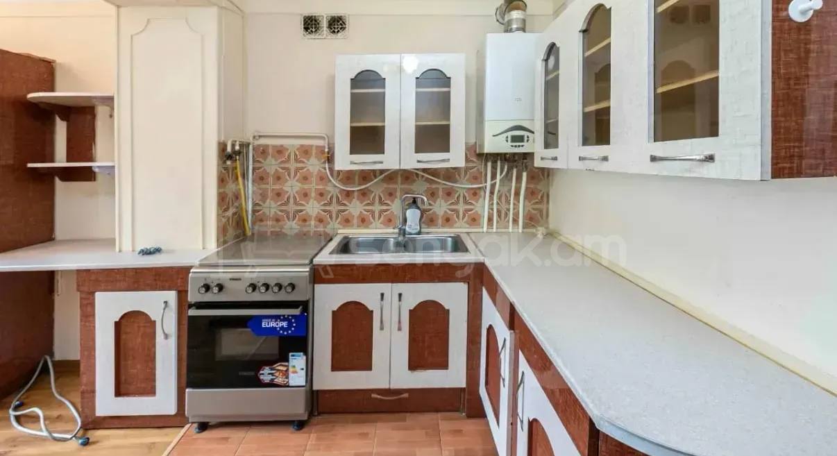 3 Սենյականոց Բնակարան Քարե Շենքում, 73քմ, 1/5 հարկ, Կոսմետիկ Վերանորոգված