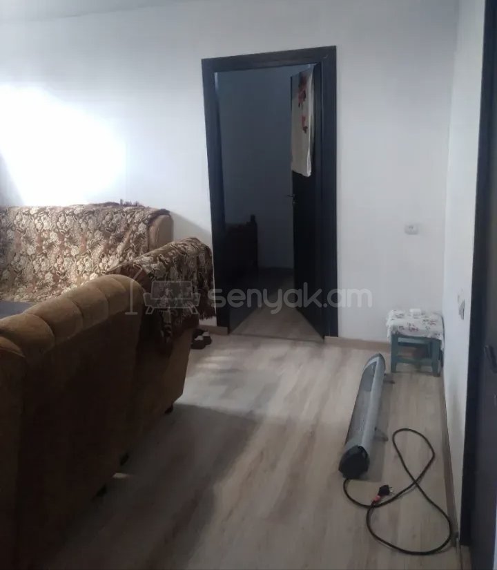 1 Սենյականոց Բնակարան Քարե Շենքում, 36քմ, 2/2 հարկ, Նորմալ Վիճակում, Կահավորված
