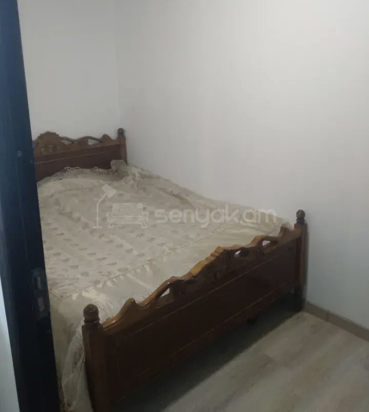 1 Սենյականոց Բնակարան Քարե Շենքում, 36քմ, 2/2 հարկ, Նորմալ Վիճակում, Կահավորված