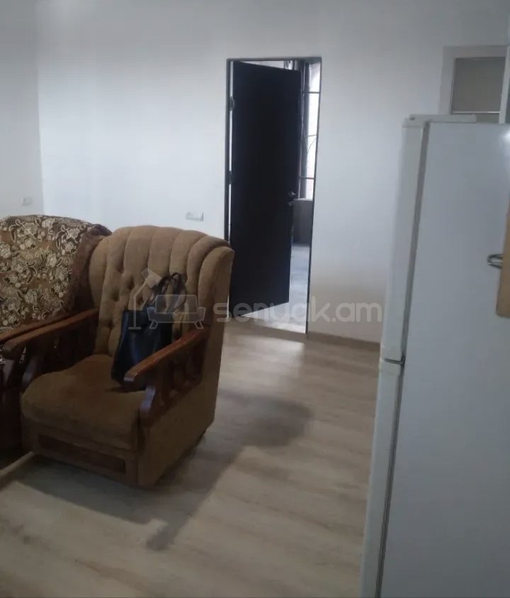 1 Սենյականոց Բնակարան Քարե Շենքում, 36քմ, 2/2 հարկ, Նորմալ Վիճակում, Կահավորված