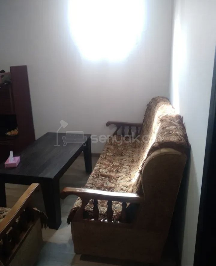 1 Սենյականոց Բնակարան Քարե Շենքում, 36քմ, 2/2 հարկ, Նորմալ Վիճակում, Կահավորված