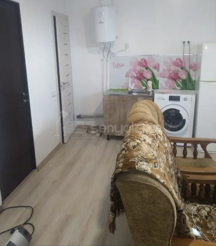 1 Սենյականոց Բնակարան Քարե Շենքում, 36քմ, 2/2 հարկ, Նորմալ Վիճակում, Կահավորված