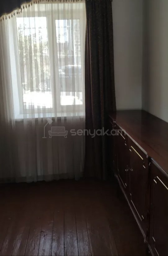 3 Սենյականոց Բնակարան Քարե Շենքում, 78քմ, 2/2 հարկ, Նորմալ Վիճակում, Կահավորված, Արևկող