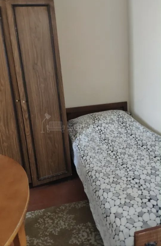 3 Սենյականոց Բնակարան Քարե Շենքում, 78քմ, 2/2 հարկ, Նորմալ Վիճակում, Կահավորված, Արևկող