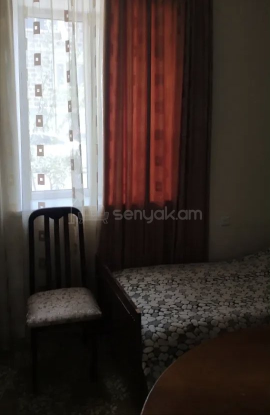 3 Սենյականոց Բնակարան Քարե Շենքում, 78քմ, 2/2 հարկ, Նորմալ Վիճակում, Կահավորված, Արևկող
