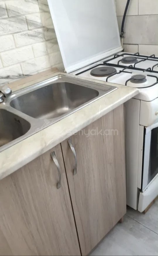 3 Սենյականոց Բնակարան Քարե Շենքում, 78քմ, 2/2 հարկ, Նորմալ Վիճակում, Կահավորված, Արևկող