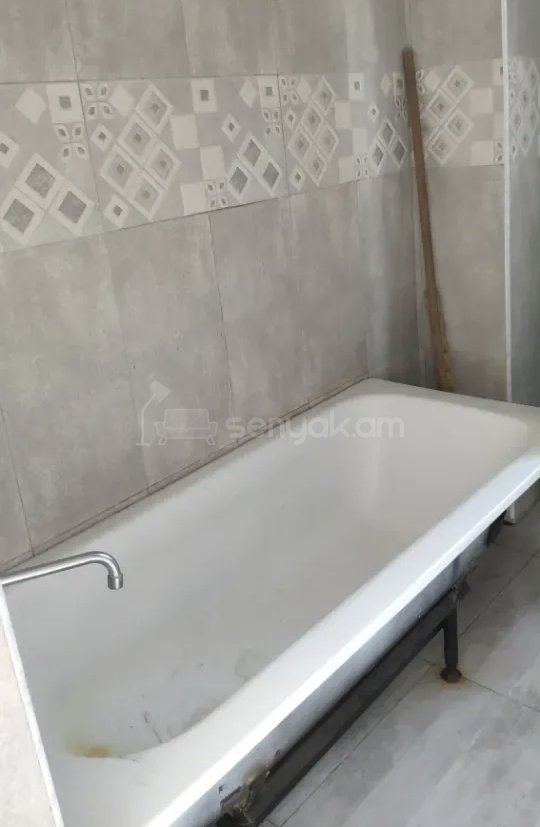3 Սենյականոց Բնակարան Քարե Շենքում, 78քմ, 2/2 հարկ, Նորմալ Վիճակում, Կահավորված, Արևկող