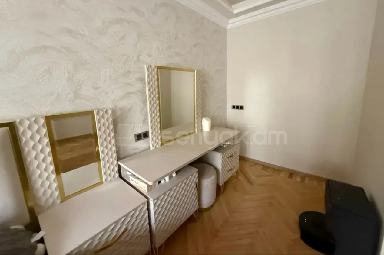 2 Սենյականոց Բնակարան Քարե Շենքում, 61քմ, 3/5 հարկ, Կապիտալ Վերանորոգված