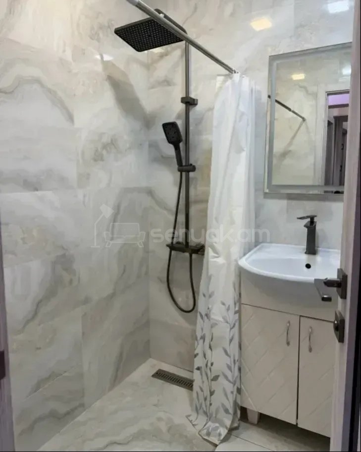 2 Սենյականոց Բնակարան Քարե Շենքում, 61քմ, 3/5 հարկ, Կապիտալ Վերանորոգված