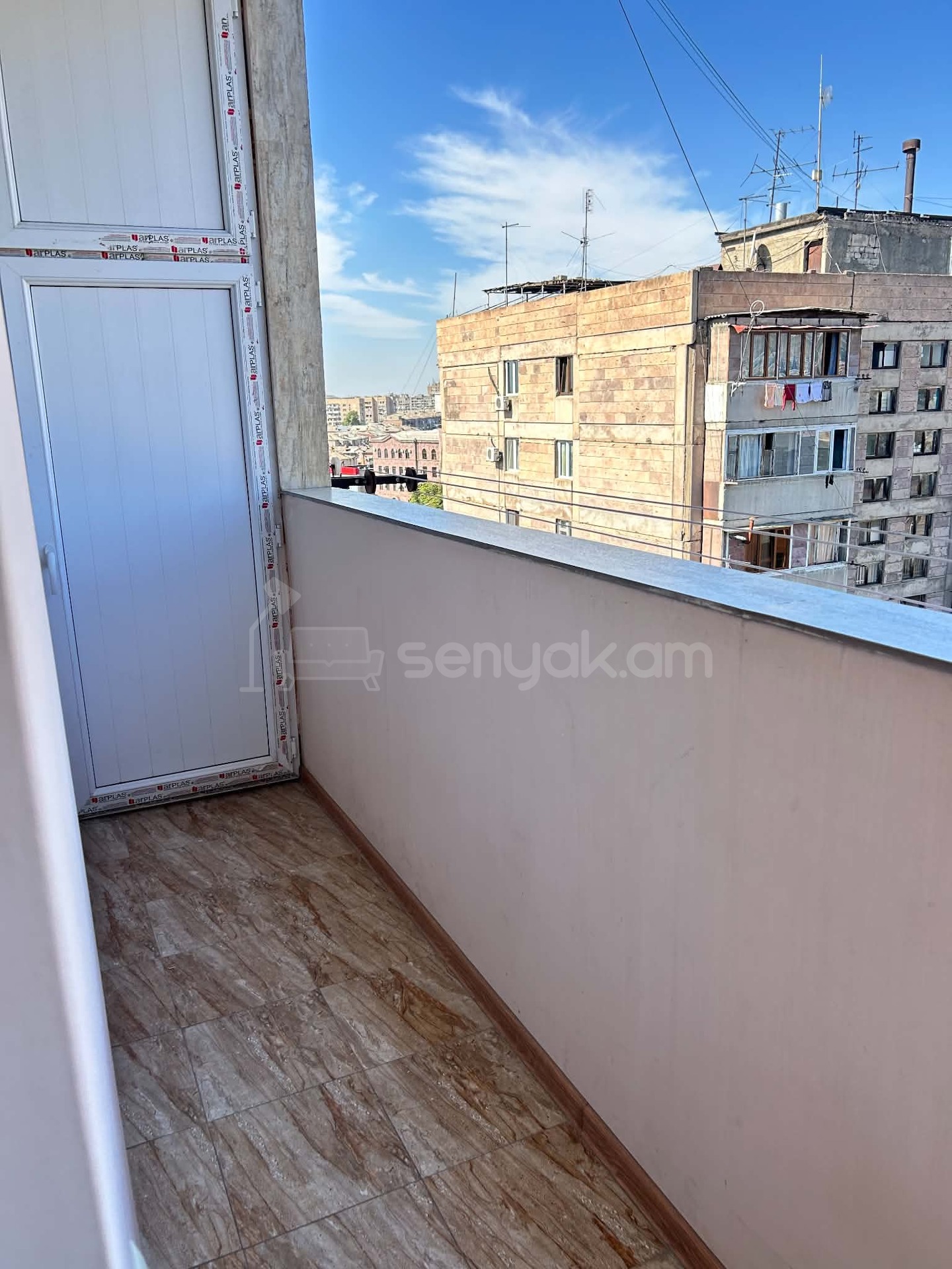 1 Սենյականոց Բնակարան, 48քմ, 8/8 հարկ, Կապիտալ Վերանորոգված, Կահավորված, Արևկող