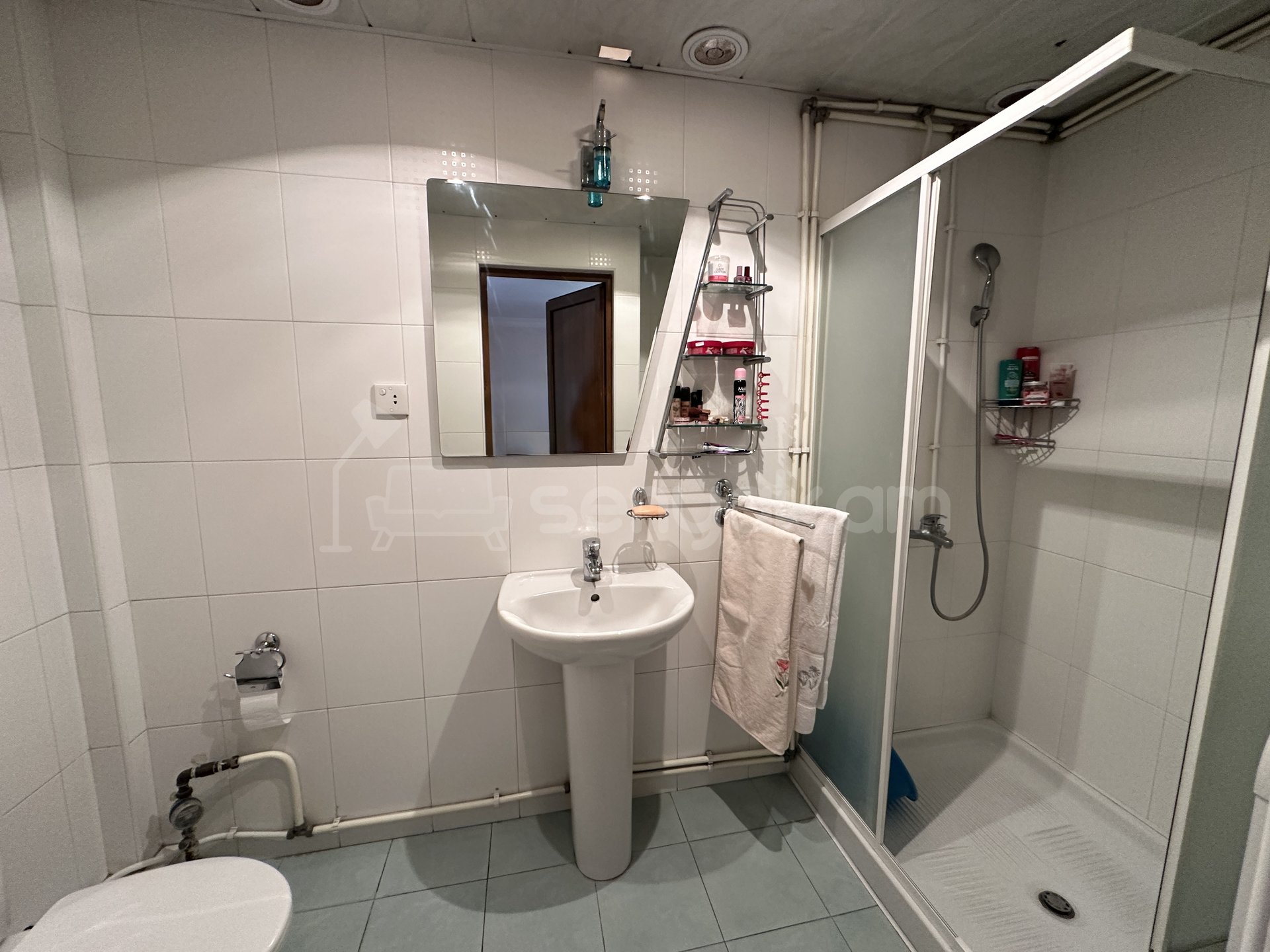 1 Սենյականոց Բնակարան Քարե Շենքում, 40քմ, 5/5 հարկ, Կապիտալ Վերանորոգված