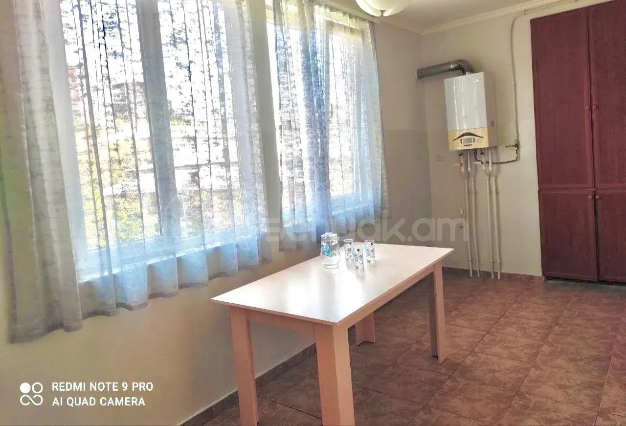4 Սենյականոց Բնակարան Քարե Շենքում, 100քմ, 4/5 հարկ, Կապիտալ Վերանորոգված, Կահավորված