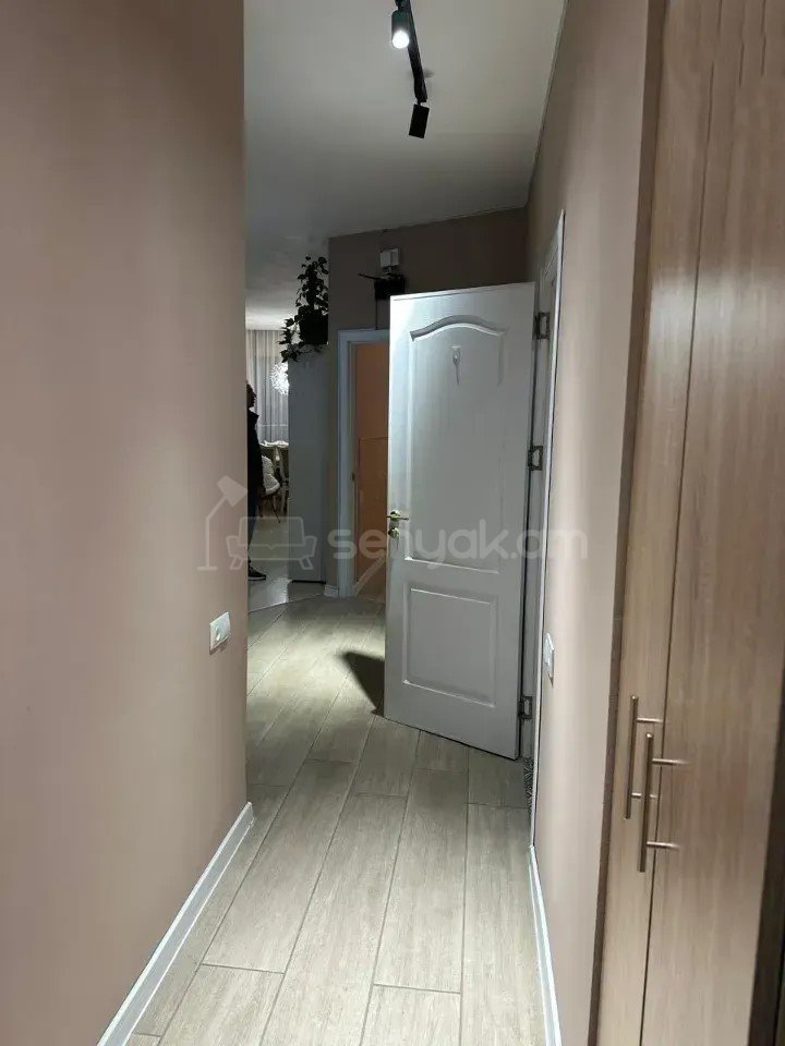 3 Սենյականոց Բնակարան Նորակառույցում, 75քմ, 3/5 հարկ, Դիզայներական Վերանորոգված