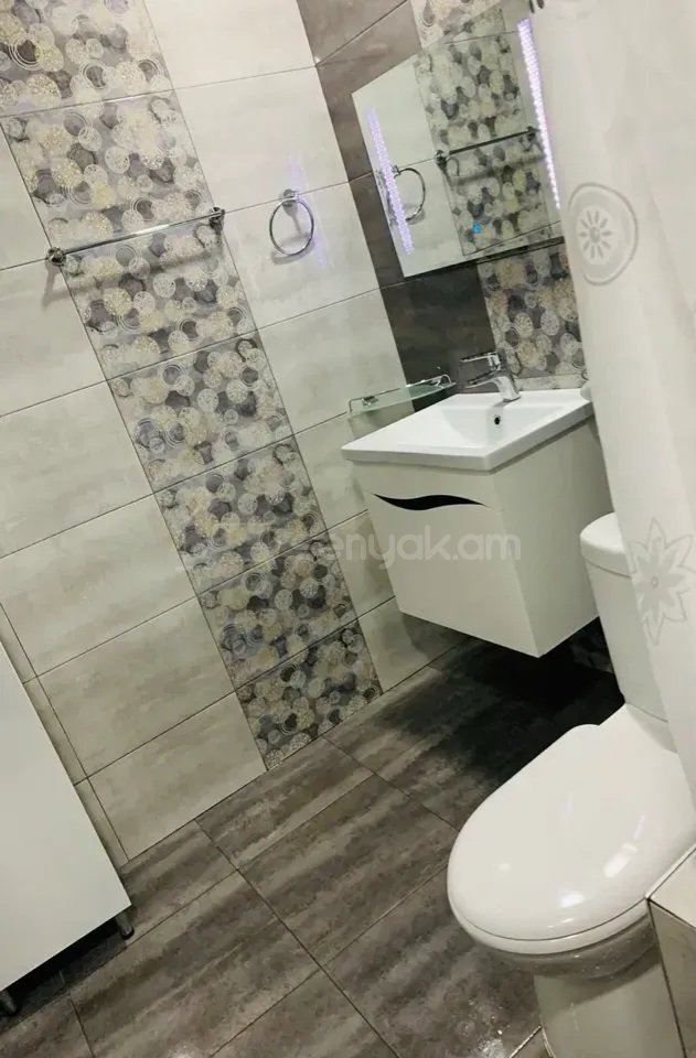 3 Սենյականոց Բնակարան Քարե Շենքում, 87քմ, 6/9 հարկ, Կապիտալ Վերանորոգված, Կահավորված