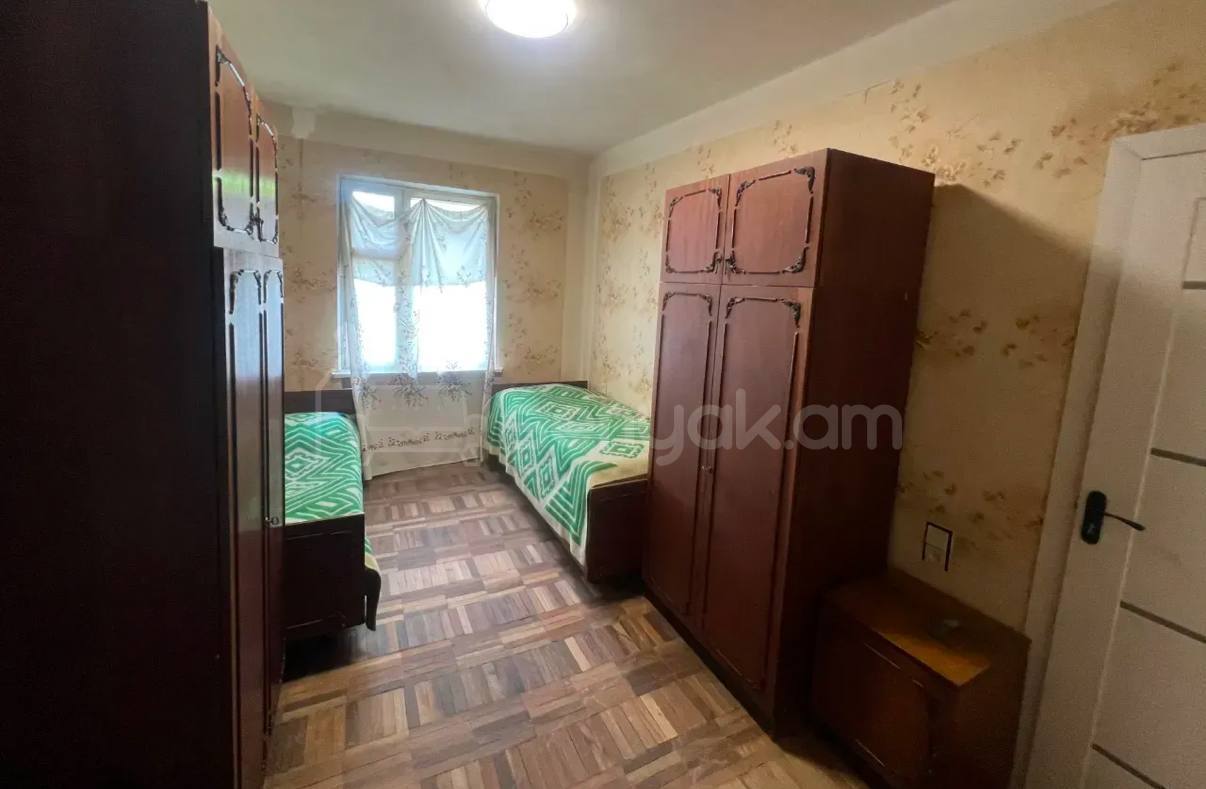 4 Սենյականոց Բնակարան, 105քմ, 2/9 հարկ, Պետական Վիճակում, Կահավորված, Արևկող