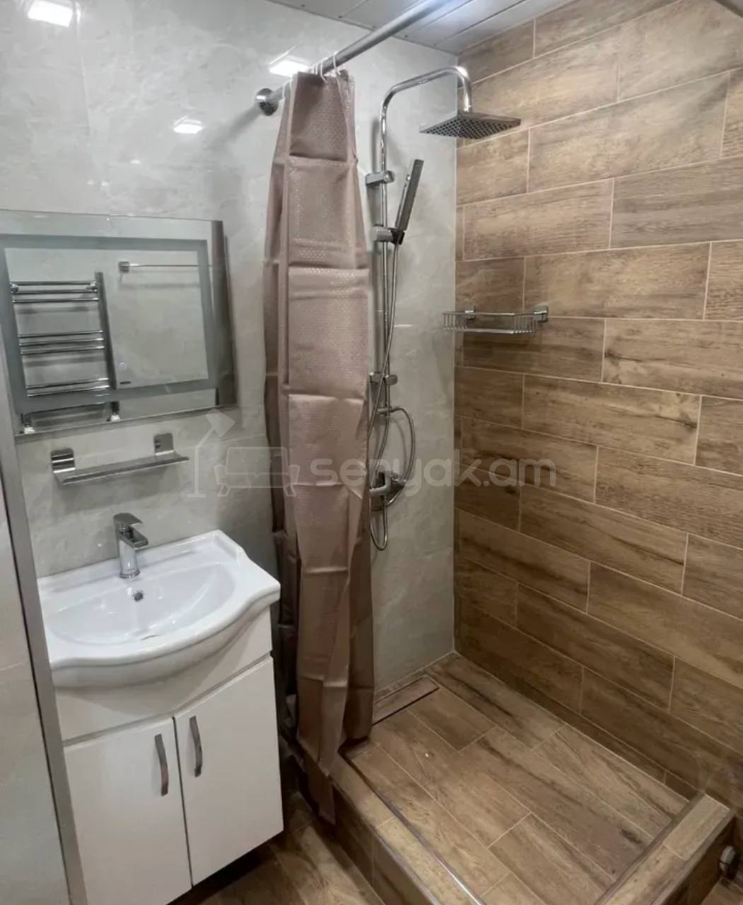 4 Սենյականոց Բնակարան, 105քմ, 2/9 հարկ, Կոսմետիկ Վերանորոգված, Կահավորված