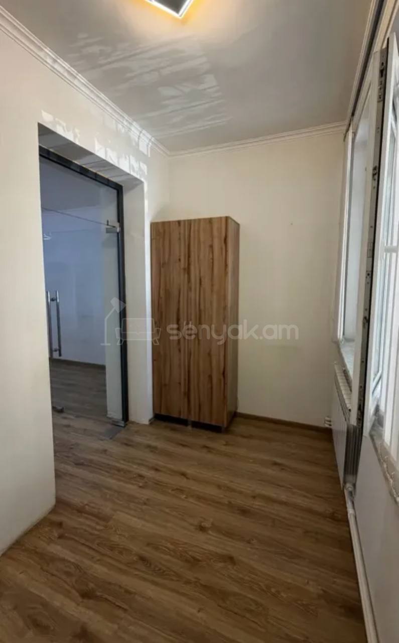 Օֆիսային Տարածք, 42քմ, Կապիտալ Վերանորոգված